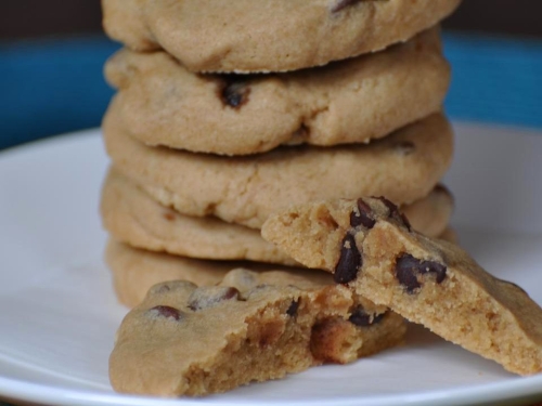 Simple 5-Ingredient Chocolate Chip Cookies