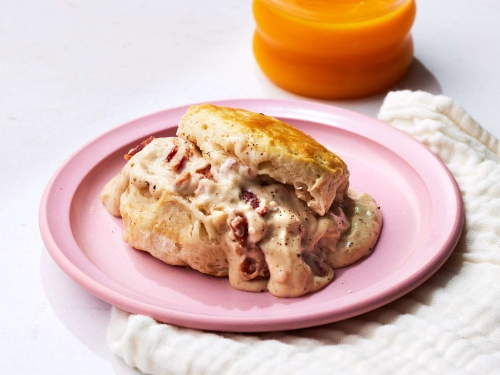 Southern-Style Bacon Gravy for Biscuits