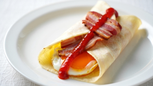 Taiwanese Dan-Bin with Bacon and Egg