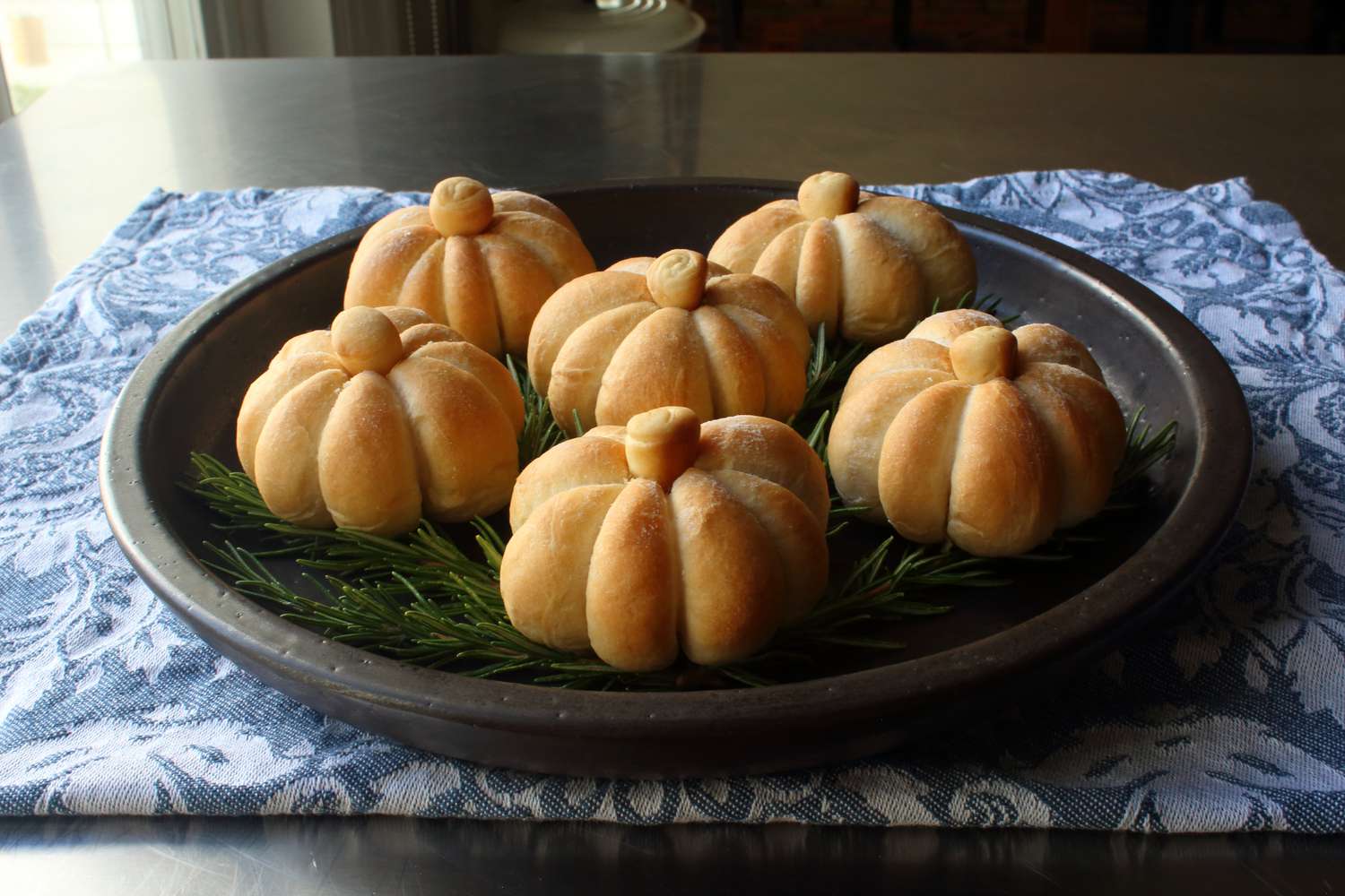 Pumpkin Dinner Rolls
