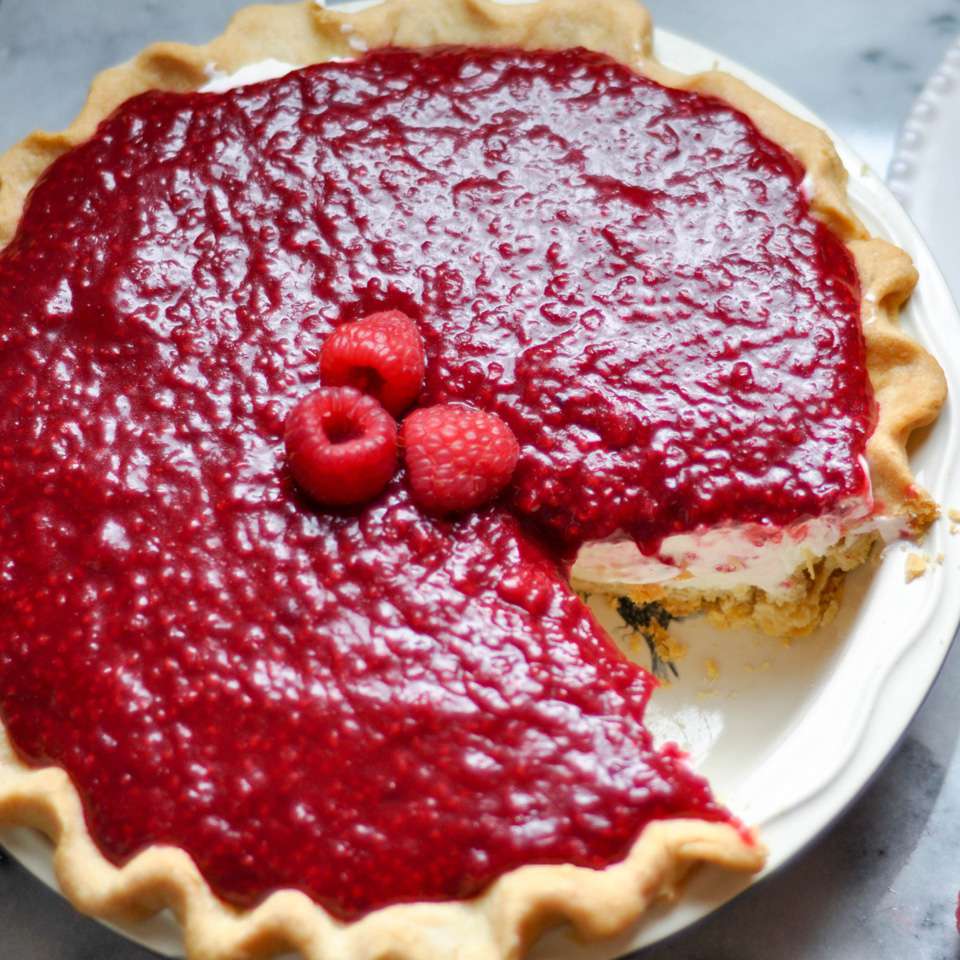 Raspberry Cream Cheesecake Pie