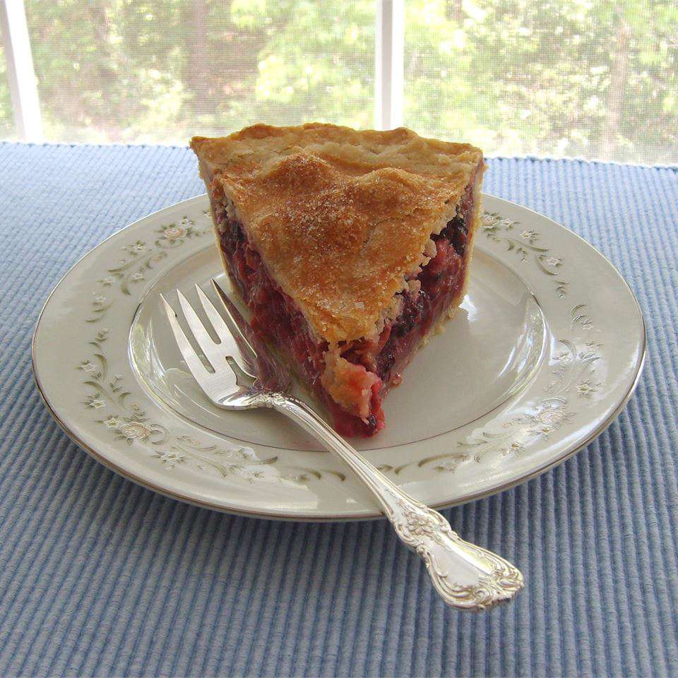 Rhubarb Berry Pie