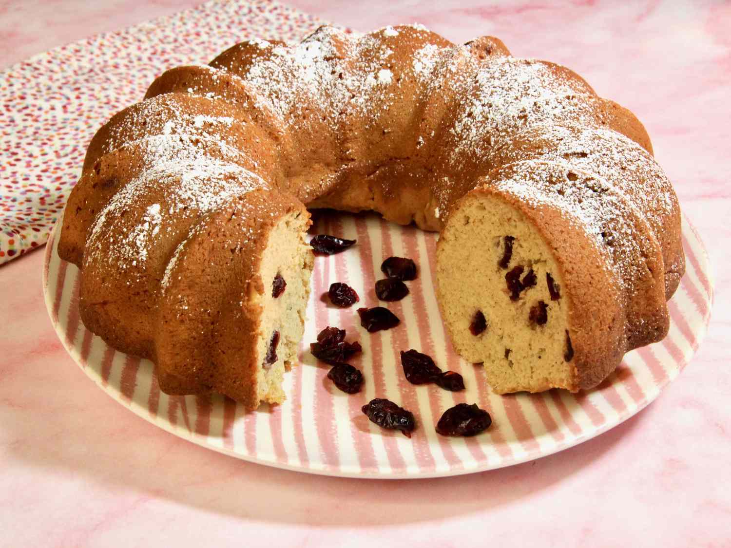 Simple Applesauce Cake
