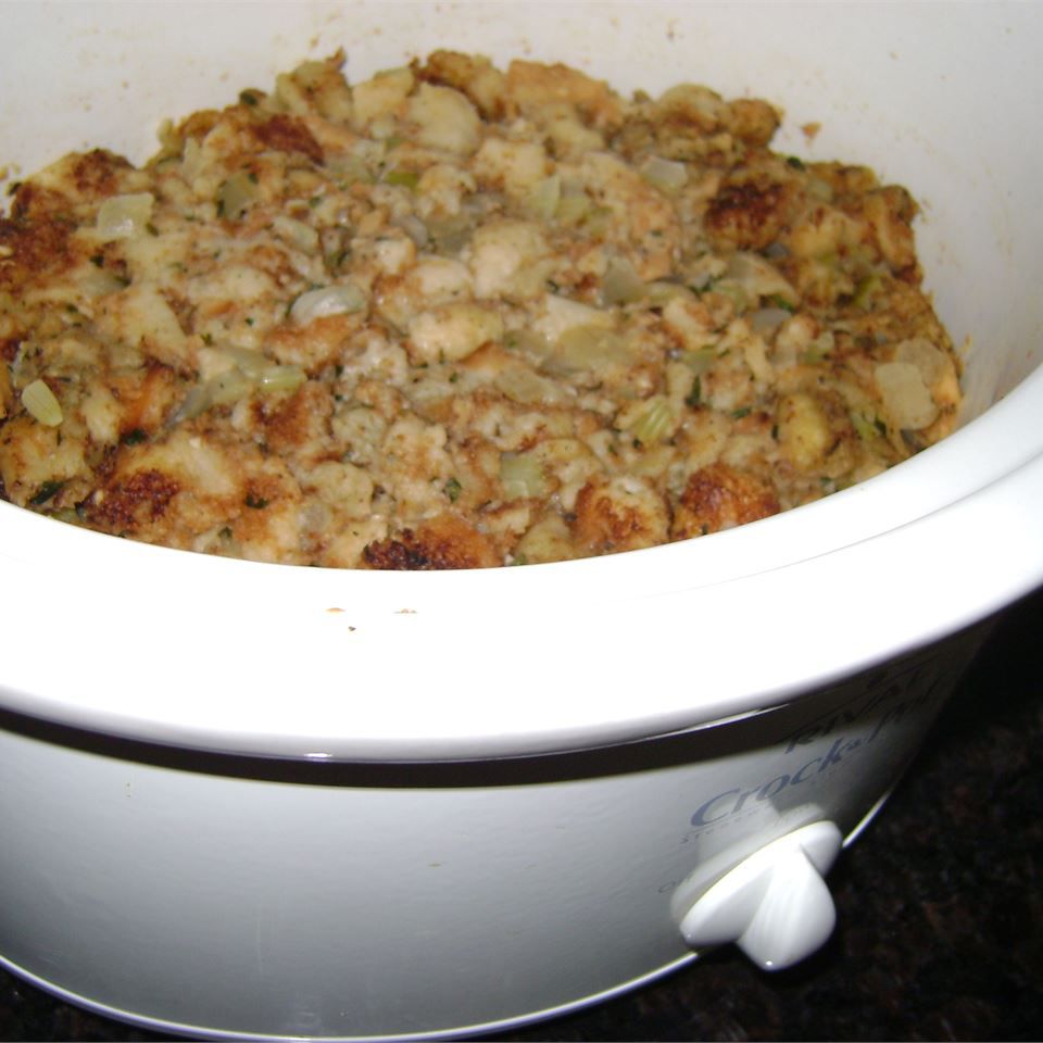 Slow Cooker Bread Stuffing