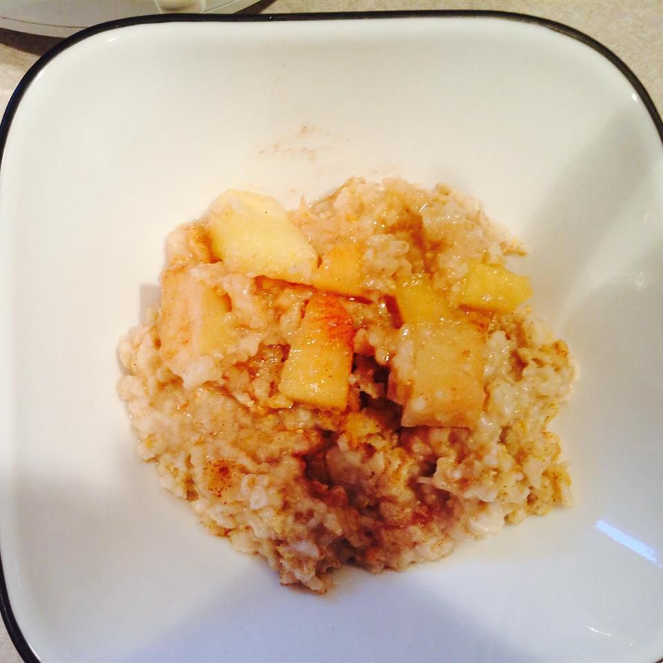 Slow Cooker Oatmeal with Fruit