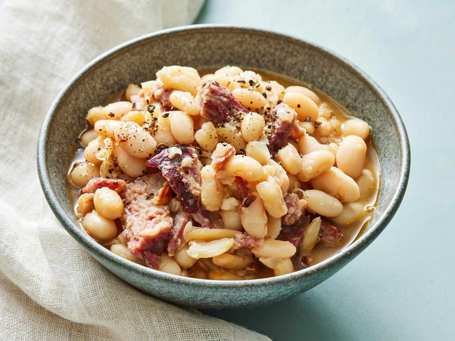 Slow Cooker Smoked White Bean Soup