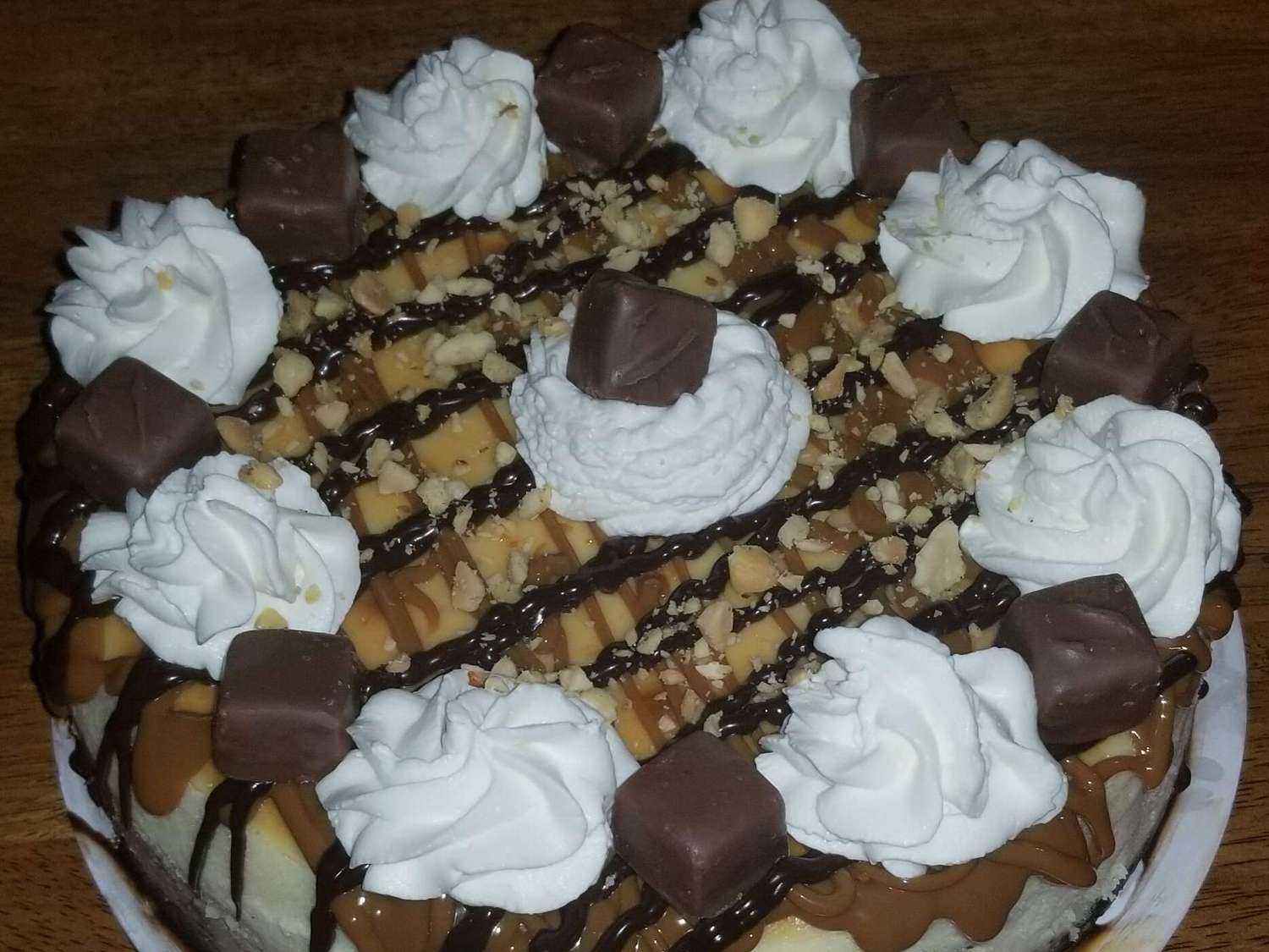 Snickers Caramel Cheesecake