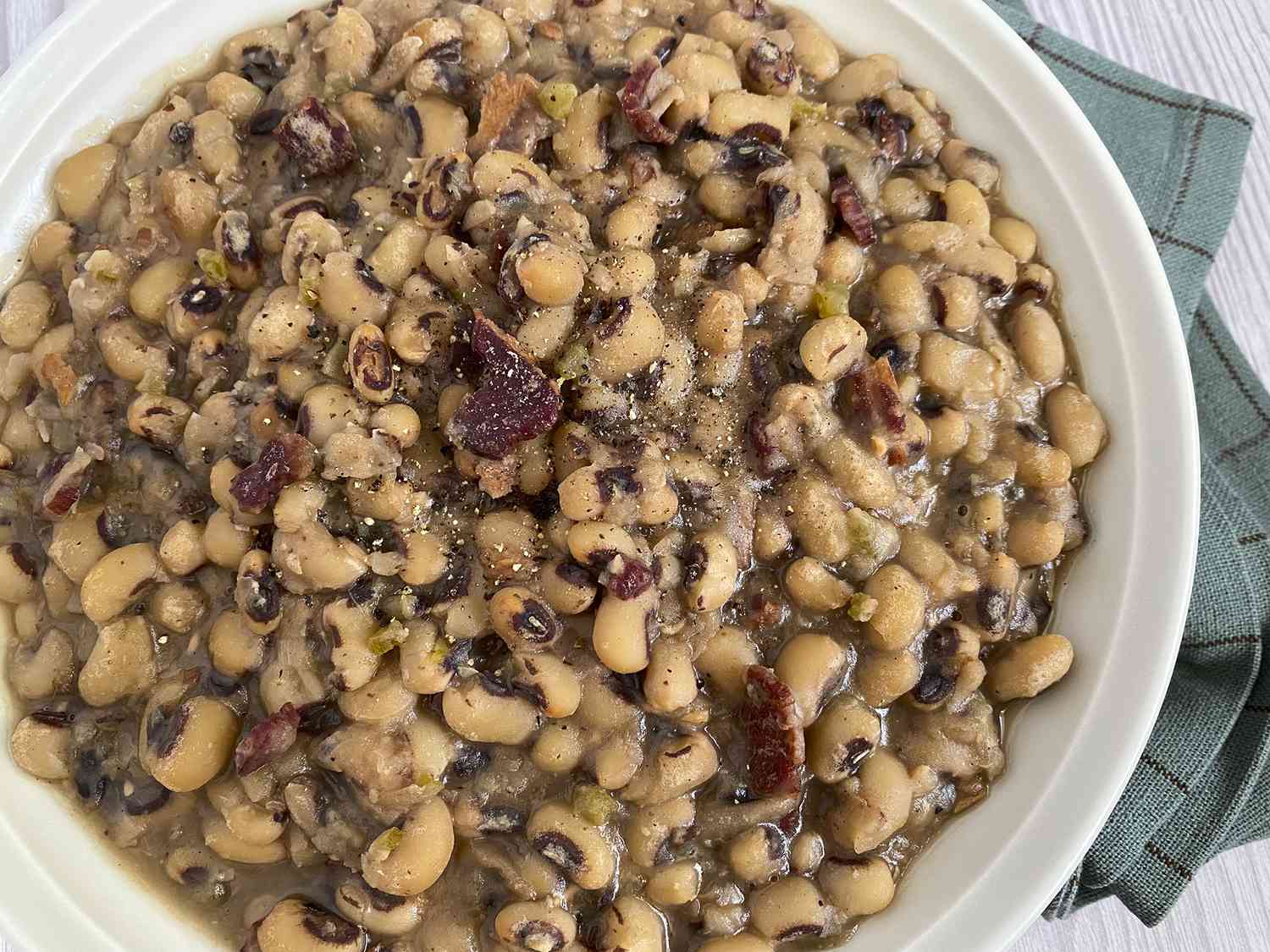 Southern Black-Eyed Peas with Bacon and Chicken Broth