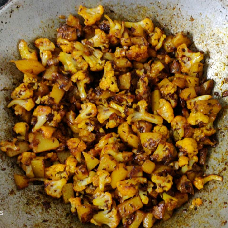 Spicy Cauliflower Potato Stir-Fry