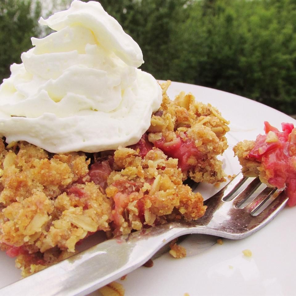 Strawberry Rhubarb Crisp Delight