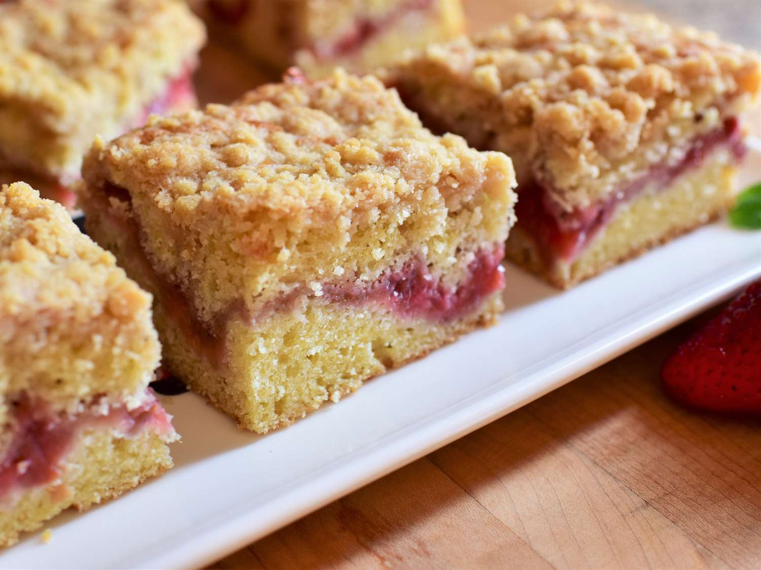 Strawberry Rhubarb Crumb Cake