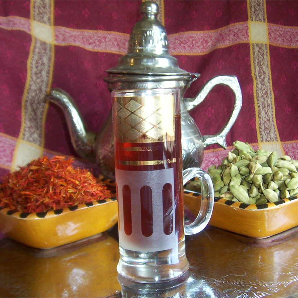 Traditional Kuwaiti Spiced Tea