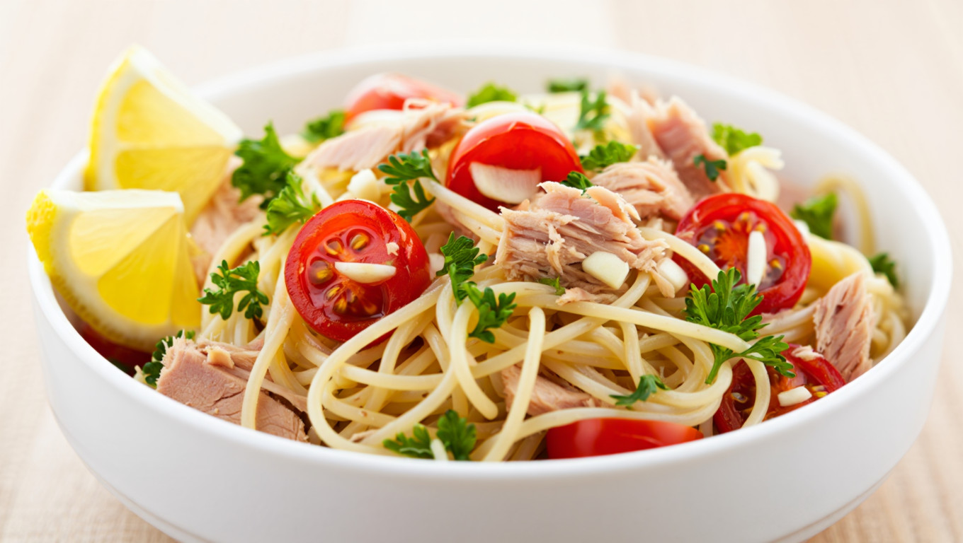 Tuna Pasta with Garlic and Lemon