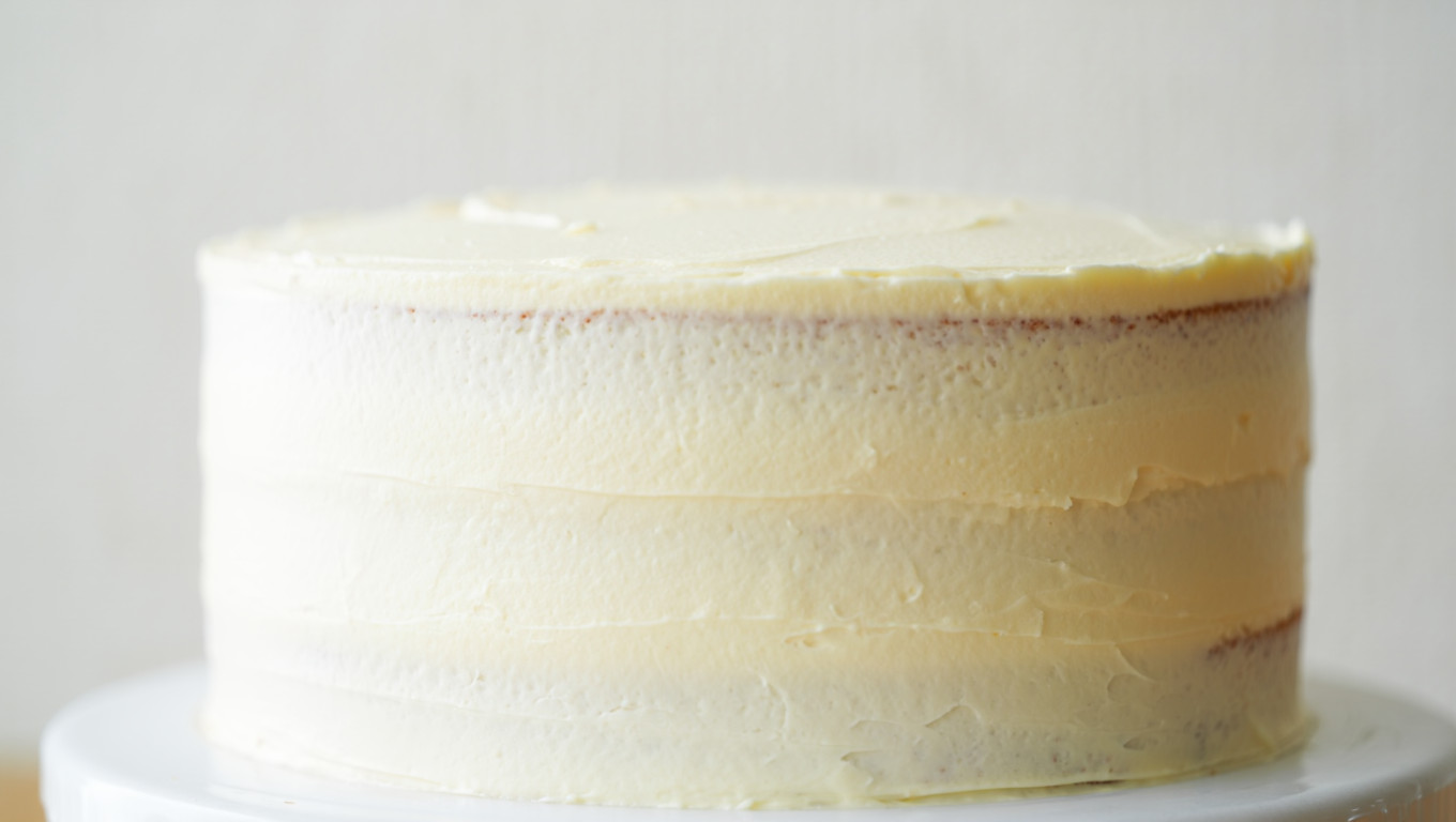 Vanilla Cake with Buttercream Frosting