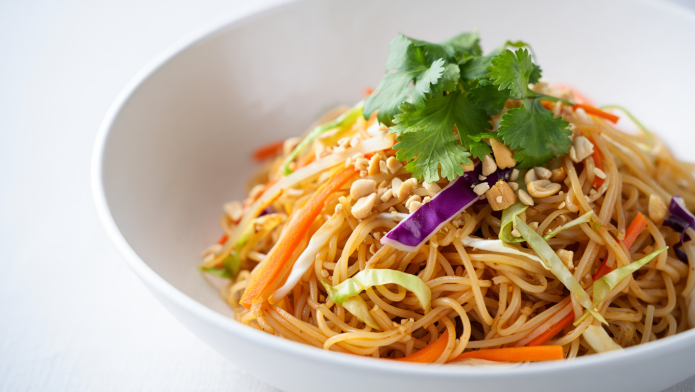 Vegetarian Pad Thai with Cabbage and Carrots